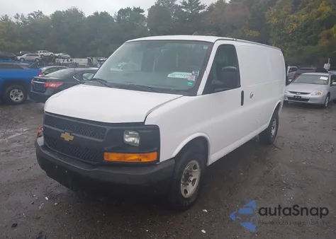 2013 Chevrolet Express 2500 Work Van z USA, uszkodzony, nr VIN 1GCWGFCAXD1191763